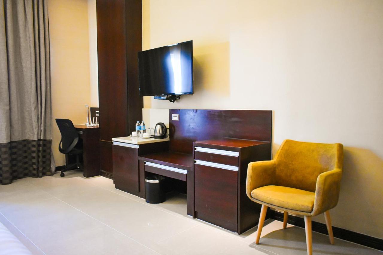 Mg Grand Hotel Olongapo Extérieur photo